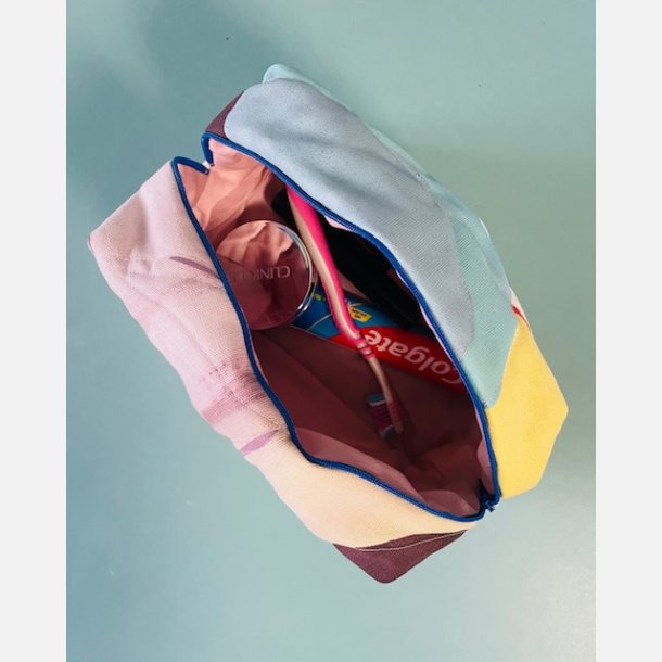 Toilettaske rd stribe