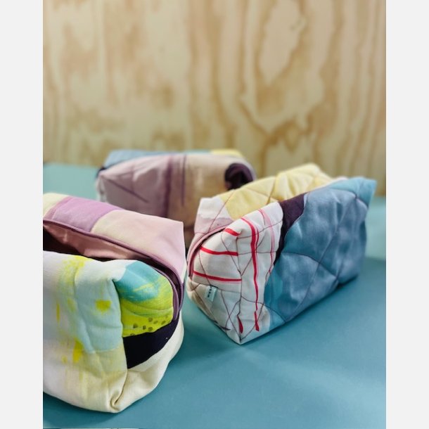 Toilettaske rd stribe